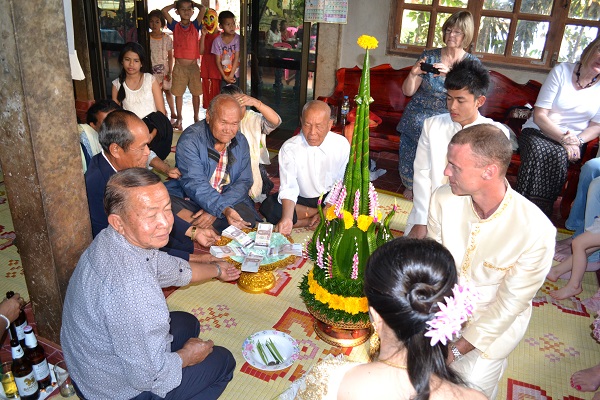 Thai Modesty is Keeping a Distance from Your Partner