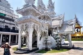 white-temple-of-chiang-rai